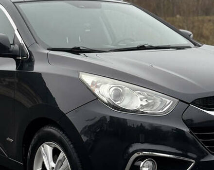 Черный Хендай их35, объемом двигателя 2 л и пробегом 178 тыс. км за 12350 $, фото 2 на Automoto.ua