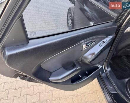 Черный Хендай их35, объемом двигателя 2 л и пробегом 160 тыс. км за 5900 $, фото 39 на Automoto.ua