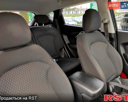 Черный Хендай их35, объемом двигателя 2 л и пробегом 290 тыс. км за 10500 $, фото 4 на Automoto.ua