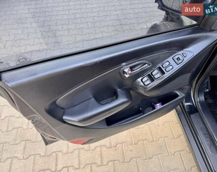 Черный Хендай их35, объемом двигателя 2 л и пробегом 160 тыс. км за 5900 $, фото 17 на Automoto.ua