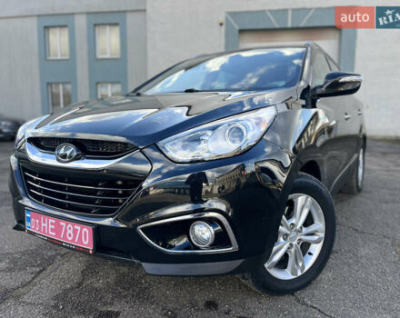 Черный Хендай их35, объемом двигателя 2 л и пробегом 225 тыс. км за 12999 $, фото 3 на Automoto.ua