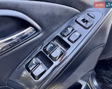 Черный Хендай их35, объемом двигателя 2 л и пробегом 160 тыс. км за 5900 $, фото 16 на Automoto.ua