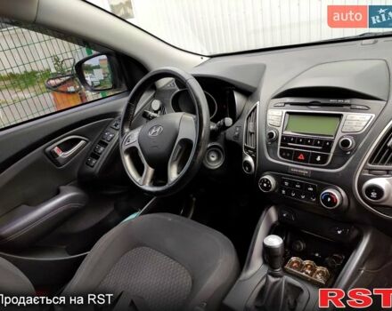 Черный Хендай их35, объемом двигателя 2 л и пробегом 290 тыс. км за 10500 $, фото 8 на Automoto.ua