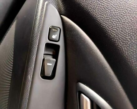 Черный Хендай их35, объемом двигателя 2 л и пробегом 290 тыс. км за 10500 $, фото 9 на Automoto.ua