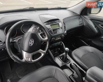 Черный Хендай их35, объемом двигателя 2 л и пробегом 249 тыс. км за 11900 $, фото 17 на Automoto.ua