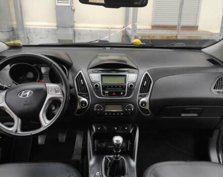 Черный Хендай их35, объемом двигателя 2 л и пробегом 249 тыс. км за 11900 $, фото 27 на Automoto.ua