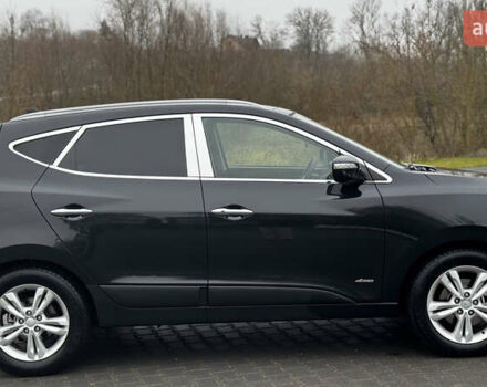 Черный Хендай их35, объемом двигателя 2 л и пробегом 178 тыс. км за 12350 $, фото 3 на Automoto.ua