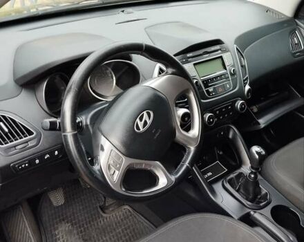 Черный Хендай их35, объемом двигателя 1.69 л и пробегом 250 тыс. км за 11888 $, фото 16 на Automoto.ua