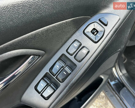 Черный Хендай их35, объемом двигателя 2 л и пробегом 225 тыс. км за 12899 $, фото 21 на Automoto.ua