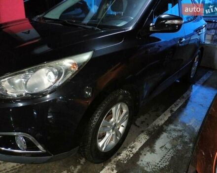 Черный Хендай их35, объемом двигателя 2 л и пробегом 200 тыс. км за 10700 $, фото 1 на Automoto.ua