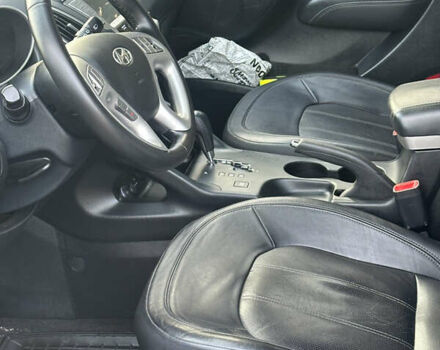 Черный Хендай их35, объемом двигателя 2 л и пробегом 240 тыс. км за 11900 $, фото 10 на Automoto.ua