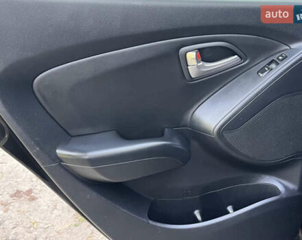 Чорний Хендай іх35, об'ємом двигуна 2 л та пробігом 196 тис. км за 12900 $, фото 22 на Automoto.ua