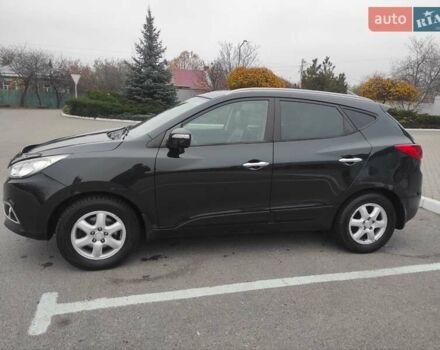 Черный Хендай их35, объемом двигателя 2 л и пробегом 249 тыс. км за 11900 $, фото 4 на Automoto.ua