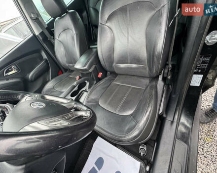 Черный Хендай их35, объемом двигателя 2 л и пробегом 111 тыс. км за 11900 $, фото 14 на Automoto.ua