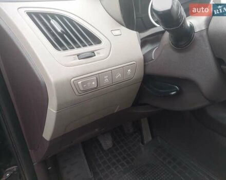 Черный Хендай их35, объемом двигателя 2 л и пробегом 173 тыс. км за 11900 $, фото 11 на Automoto.ua