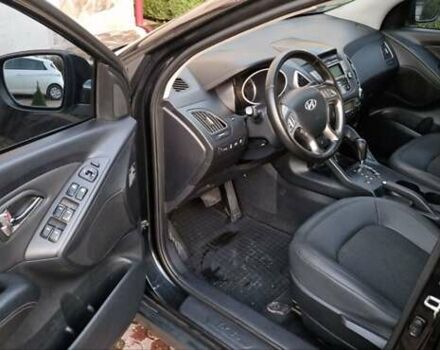 Черный Хендай их35, объемом двигателя 2 л и пробегом 264 тыс. км за 11900 $, фото 4 на Automoto.ua