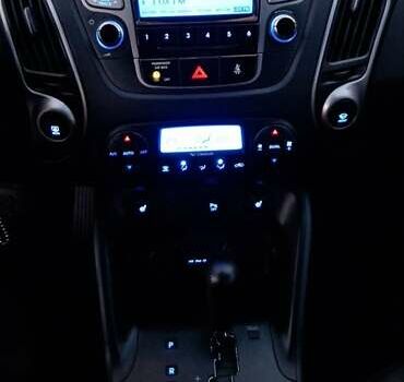 Черный Хендай их35, объемом двигателя 2 л и пробегом 264 тыс. км за 11900 $, фото 11 на Automoto.ua