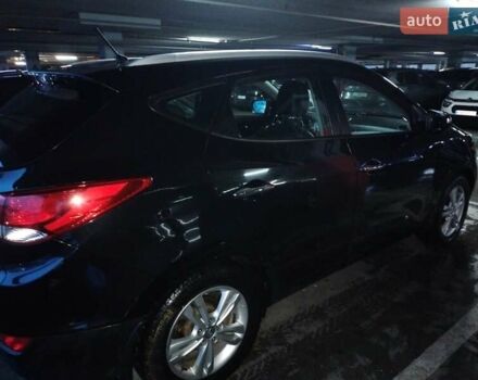 Черный Хендай их35, объемом двигателя 2 л и пробегом 200 тыс. км за 10700 $, фото 3 на Automoto.ua