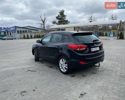 Черный Хендай их35, объемом двигателя 1.7 л и пробегом 277 тыс. км за 11800 $, фото 3 на Automoto.ua