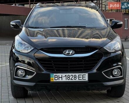 Черный Хендай их35, объемом двигателя 2 л и пробегом 103 тыс. км за 13400 $, фото 4 на Automoto.ua
