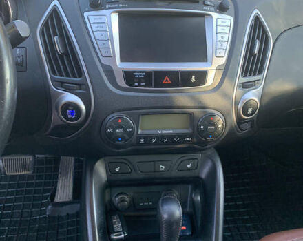 Черный Хендай их35, объемом двигателя 2 л и пробегом 185 тыс. км за 11200 $, фото 5 на Automoto.ua