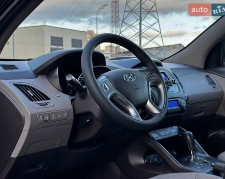 Черный Хендай их35, объемом двигателя 2 л и пробегом 103 тыс. км за 13400 $, фото 14 на Automoto.ua