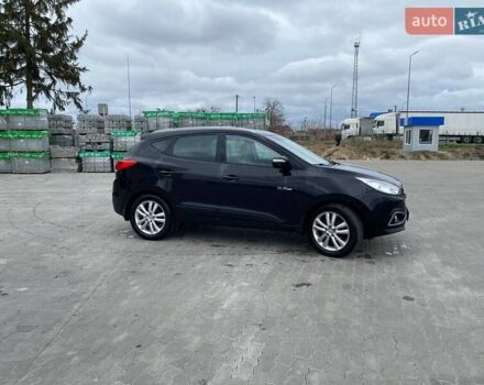 Черный Хендай их35, объемом двигателя 1.7 л и пробегом 277 тыс. км за 11800 $, фото 4 на Automoto.ua