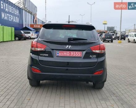 Черный Хендай их35, объемом двигателя 1.7 л и пробегом 229 тыс. км за 10750 $, фото 6 на Automoto.ua