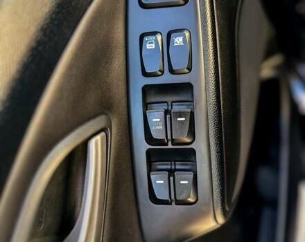 Черный Хендай их35, объемом двигателя 2 л и пробегом 104 тыс. км за 11600 $, фото 18 на Automoto.ua