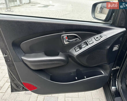 Черный Хендай их35, объемом двигателя 2 л и пробегом 197 тыс. км за 13650 $, фото 31 на Automoto.ua