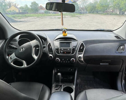 Черный Хендай их35, объемом двигателя 2 л и пробегом 121 тыс. км за 14000 $, фото 1 на Automoto.ua