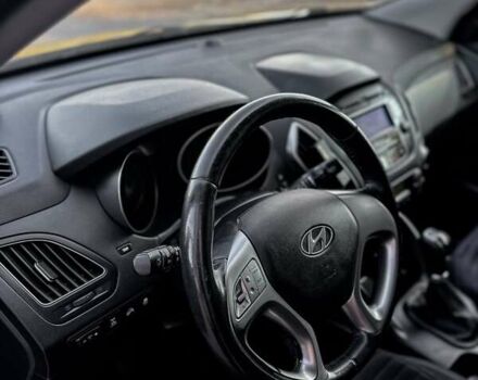 Черный Хендай их35, объемом двигателя 2 л и пробегом 104 тыс. км за 11600 $, фото 3 на Automoto.ua