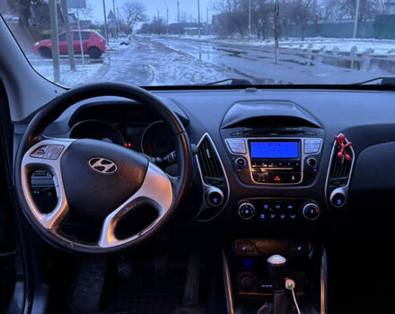 Чорний Хендай іх35, об'ємом двигуна 2 л та пробігом 252 тис. км за 11000 $, фото 7 на Automoto.ua