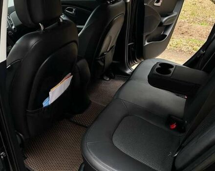 Черный Хендай их35, объемом двигателя 1.7 л и пробегом 277 тыс. км за 11800 $, фото 24 на Automoto.ua