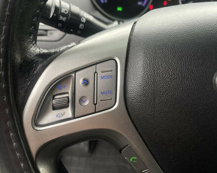 Черный Хендай их35, объемом двигателя 2 л и пробегом 179 тыс. км за 12000 $, фото 14 на Automoto.ua