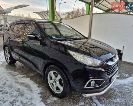 Черный Хендай их35, объемом двигателя 2 л и пробегом 221 тыс. км за 12000 $, фото 3 на Automoto.ua