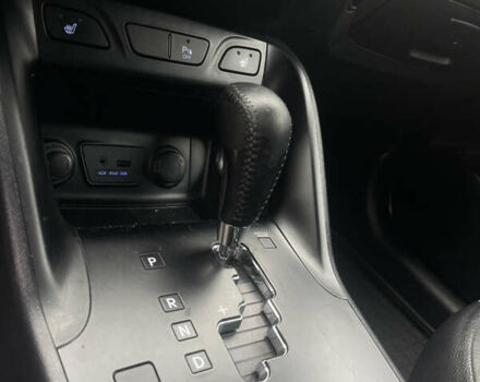 Черный Хендай их35, объемом двигателя 2 л и пробегом 179 тыс. км за 12000 $, фото 19 на Automoto.ua