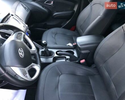 Черный Хендай их35, объемом двигателя 2 л и пробегом 184 тыс. км за 13500 $, фото 21 на Automoto.ua