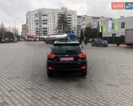 Черный Хендай их35, объемом двигателя 2 л и пробегом 184 тыс. км за 13500 $, фото 2 на Automoto.ua