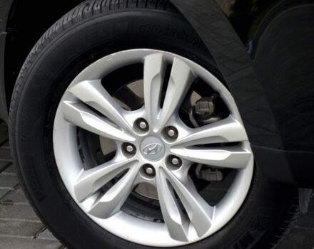 Черный Хендай их35, объемом двигателя 2 л и пробегом 141 тыс. км за 12700 $, фото 3 на Automoto.ua