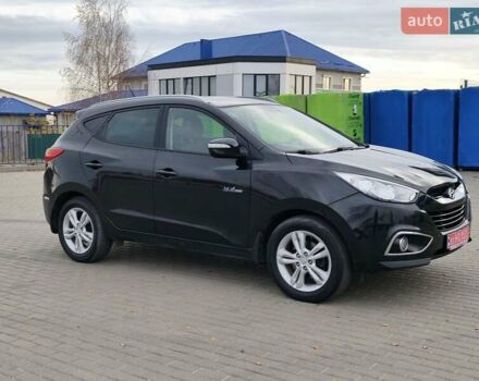 Черный Хендай их35, объемом двигателя 1.7 л и пробегом 229 тыс. км за 10750 $, фото 4 на Automoto.ua