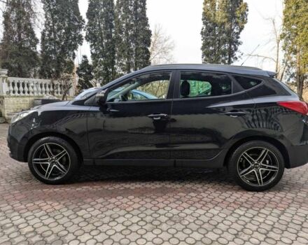 Черный Хендай их35, объемом двигателя 2 л и пробегом 200 тыс. км за 12650 $, фото 2 на Automoto.ua