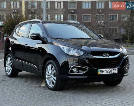 Черный Хендай их35, объемом двигателя 2 л и пробегом 103 тыс. км за 13400 $, фото 3 на Automoto.ua