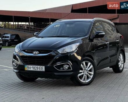 Черный Хендай их35, объемом двигателя 2 л и пробегом 103 тыс. км за 13400 $, фото 2 на Automoto.ua