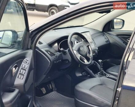 Черный Хендай их35, объемом двигателя 1.7 л и пробегом 229 тыс. км за 10750 $, фото 29 на Automoto.ua