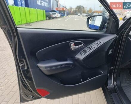 Черный Хендай их35, объемом двигателя 1.7 л и пробегом 229 тыс. км за 10750 $, фото 26 на Automoto.ua