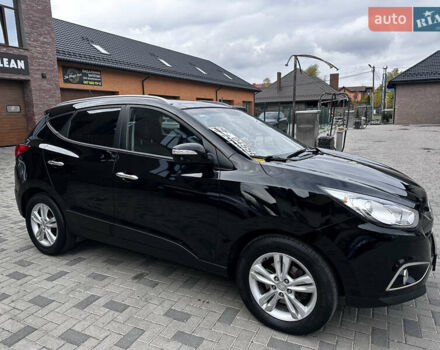 Черный Хендай их35, объемом двигателя 2 л и пробегом 197 тыс. км за 13650 $, фото 1 на Automoto.ua