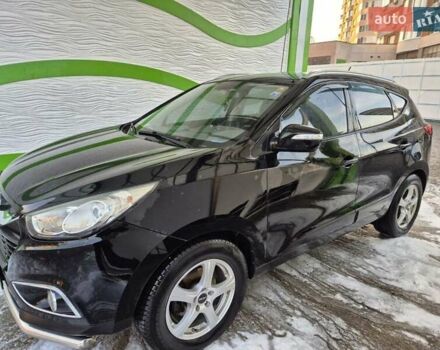 Черный Хендай их35, объемом двигателя 2 л и пробегом 221 тыс. км за 12000 $, фото 1 на Automoto.ua