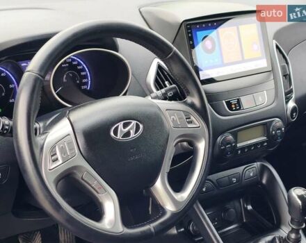 Черный Хендай их35, объемом двигателя 1.7 л и пробегом 229 тыс. км за 10750 $, фото 27 на Automoto.ua