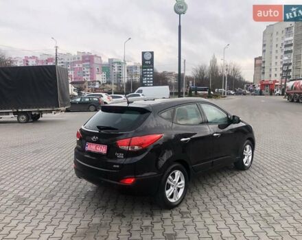 Черный Хендай их35, объемом двигателя 2 л и пробегом 184 тыс. км за 13500 $, фото 3 на Automoto.ua
